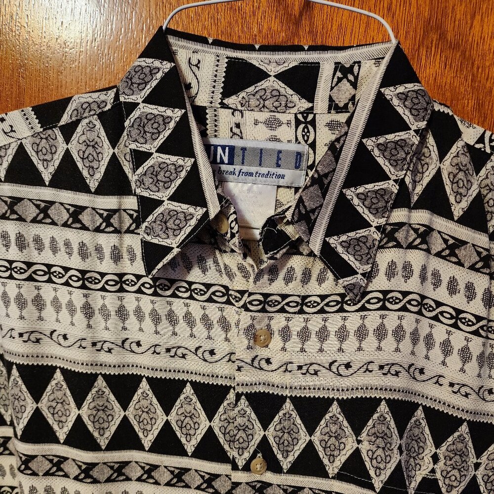 Men's Medium United Black/Ivory Geometric Pattern Short Sleeve Button Down Shirt